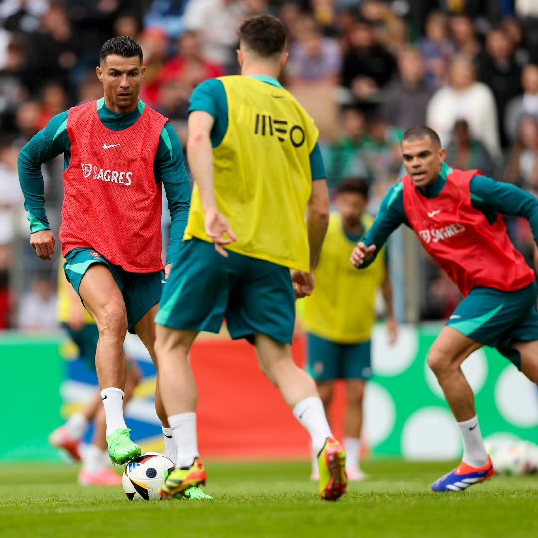 葡萄牙体育发布备战花絮，清晨手感冰凉，全明星赛任务艰巨，高层口径保持一致(今日2024世界杯葡萄牙葡萄牙足球盛宴)-英雄联盟台服官网