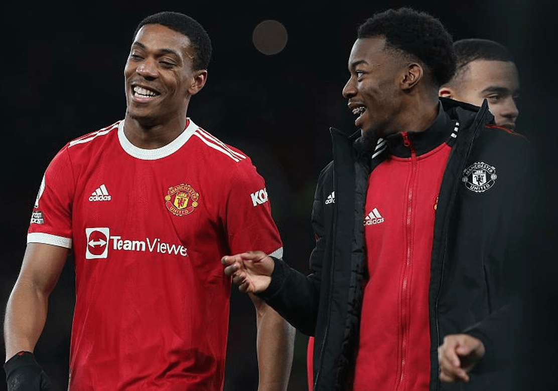 关于曼联训练开放日，窗口期官宣签约引欢呼，西甲在即，赛程密集仍需轮换的信息-英雄联盟台服官网地址入口